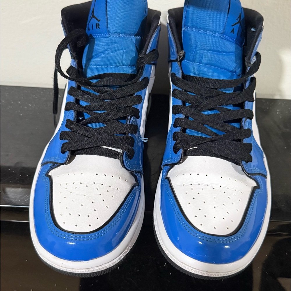 Jordan Air 1 Mid SE Signal Blue and White Sneakers - Picture 3 of 5